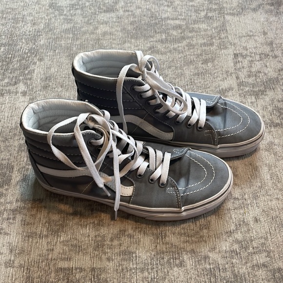 size women US 8 grey Vans, slightly used but in very good condition. - Picture 3 of 4